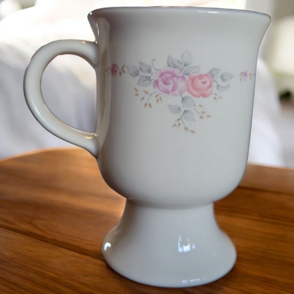 1 Vtg 1988-1996 Pfaltzgraff USA Trousseau 10 Oz Pedestal Mug Stoneware - Picture 1 of 13